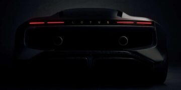 Lotus công bố chiến lược Focus 2030: duy trì xe xăng, đẩy mạnh hybrid
