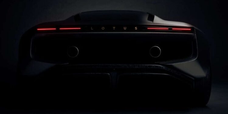 Lotus công bố chiến lược Focus 2030: duy trì xe xăng, đẩy mạnh hybrid