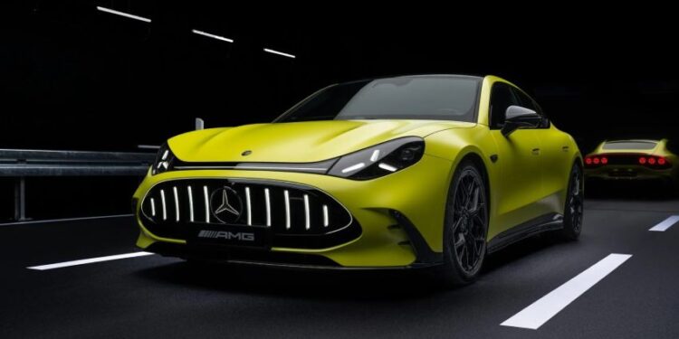 Mercedes-AMG GT 4-Door Coupe mới