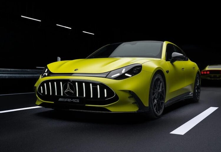 Mercedes-AMG GT 4-Door Coupe mới