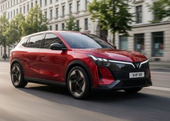 VinFast VF 8 thế hệ mới trình làng, giá từ 999 triệu đồng