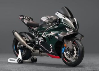 BMW M 1000 RR Isle of Man TT Edition, chỉ có 115 chiếc trên toàn cầu
