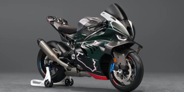 BMW M 1000 RR Isle of Man TT Edition, chỉ có 115 chiếc trên toàn cầu