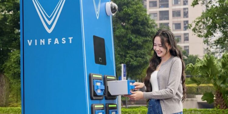 Hà Nội sắp có 10.000 tủ đổi pin xe máy điện VinFast