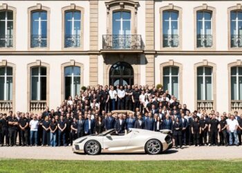 Bugatti xuất xưởng chiếc Mistral cuối cùng, khép lại kỷ nguyên động cơ W16 sau 20 năm