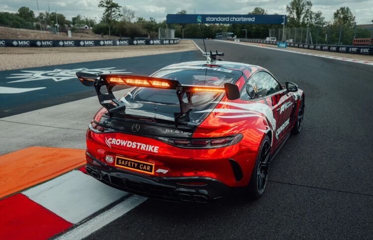 Cận cảnh chiếc Safety Car F1 Mercedes-AMG GT 63 Pro 4Matic+: Bỏ đèn xoay trên nóc, tích hợp LED vào cánh gió sau