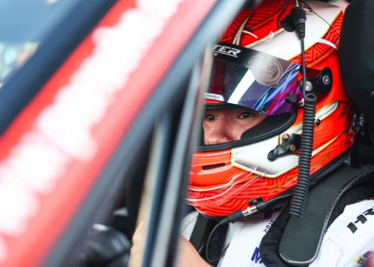 Tay đua Sawer Hoàng Đạt đại diện Porsche Việt Nam tham gia Porsche ARbox Carrera Cup Asia 2026