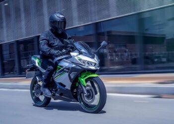 Kawasaki Ninja E-1: Ninja điện khác gì bản máy xăng?