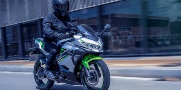Kawasaki Ninja E-1: Ninja điện khác gì bản máy xăng?
