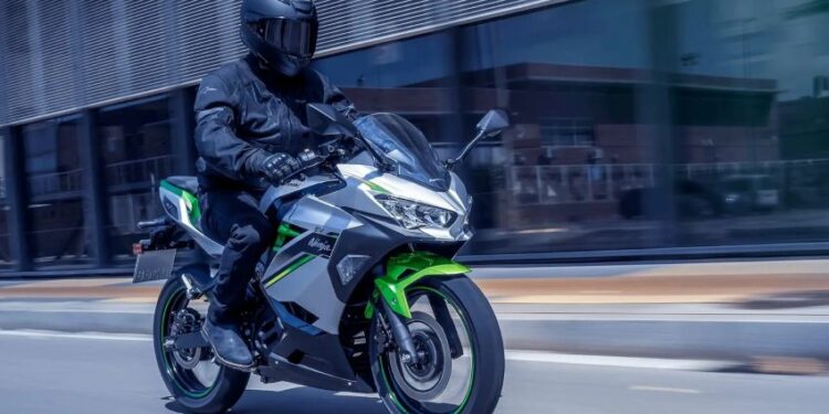 Kawasaki Ninja E-1: Ninja điện khác gì bản máy xăng?