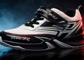 Honda mang tinh thần Civic Type R lên đôi giày sneaker dành cho các tín đồ nhí