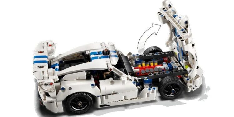 Dodge Viper GTS-R bản Lego Technic, có piston V10 chuyển động