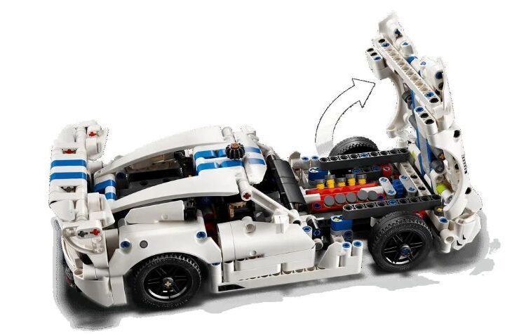 Dodge Viper GTS-R bản Lego Technic, có piston V10 chuyển động