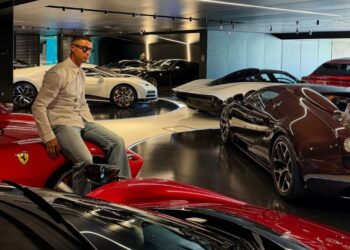Cristiano Ronaldo khoe bộ sưu tập siêu xe triệu USD