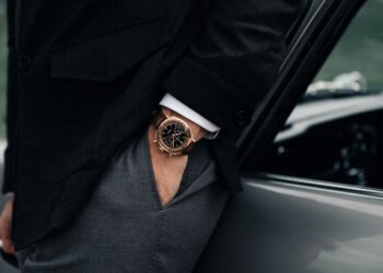 Bộ sưu tập đồng hồ Breitling Top Time B01 Chronograph 41: Tái hiện biểu tượng Aston Martin DB5