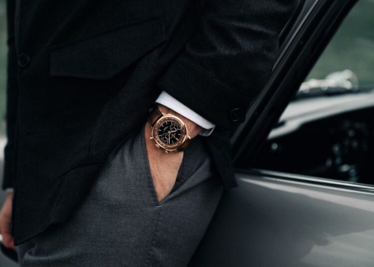 Bộ sưu tập đồng hồ Breitling Top Time B01 Chronograph 41: Tái hiện biểu tượng Aston Martin DB5