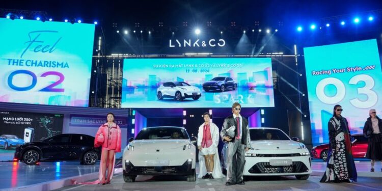 Bộ đôi Lynk & Co 02 và 03 có mặt tại Việt Nam, giá từ 739 triệu đồng