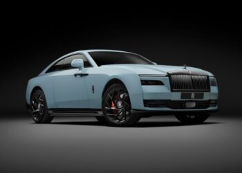 Rolls-Royce mang Spectre Series II cho khách trải nghiệm mùa hè tại Saint-Tropez, Pháp