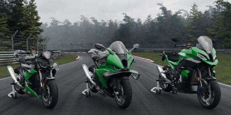 BMW Motorrad tung bộ ba M 1000 phiên bản mừng 100 năm đường đua Nürburgring