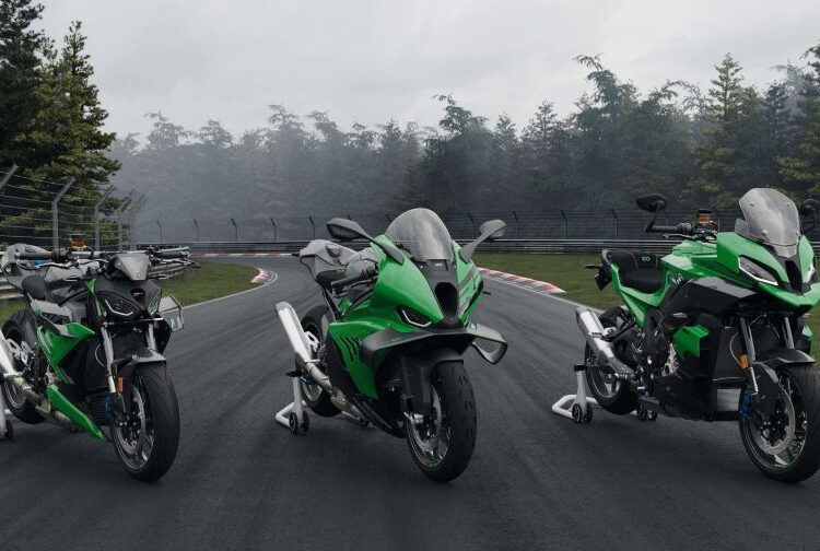BMW Motorrad tung bộ ba M 1000 phiên bản mừng 100 năm đường đua Nürburgring