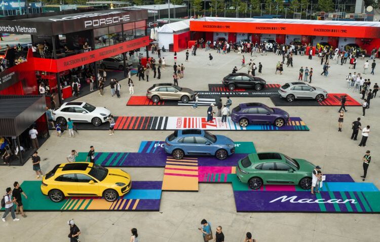 Lần đầu tổ chức tại Việt Nam, Porsche Together thu hút gần 8.000 người và hơn 100 chiếc Porsche hội tụ