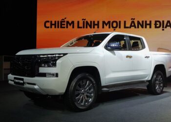 Thị trường ô tô tháng Ngâu: Doanh số VAMA giảm 25%, Mitsubishi Triton bất ngờ vượt mặt Ford Ranger
