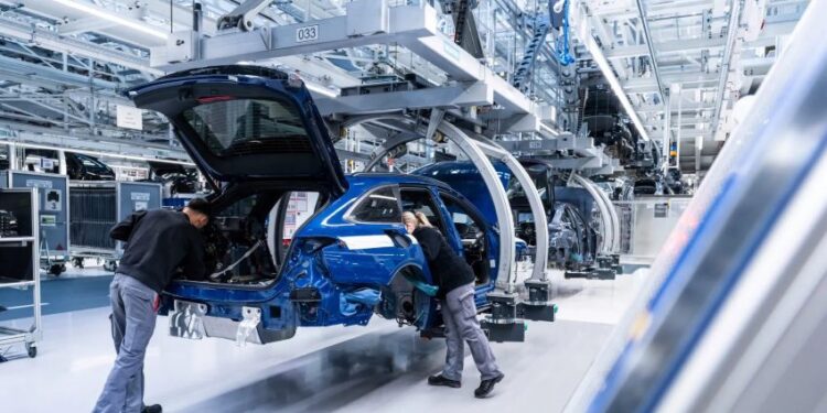 Volkswagen sẽ cắt 50% danh mục các dòng xe, giảm 50.000 nhân sự trên toàn cầu