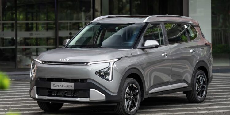 Kia Carens Clavis ra mắt Việt Nam, giá từ 639 triệu đồng