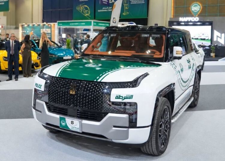 Cảnh sát Dubai đưa SUV BYD Yangwang U8 vào đội xe tuần tra