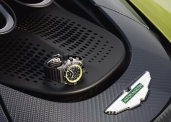 Đồng hồ Breitling cá nhân hóa dành riêng cho chủ xe Aston Martin Valhalla