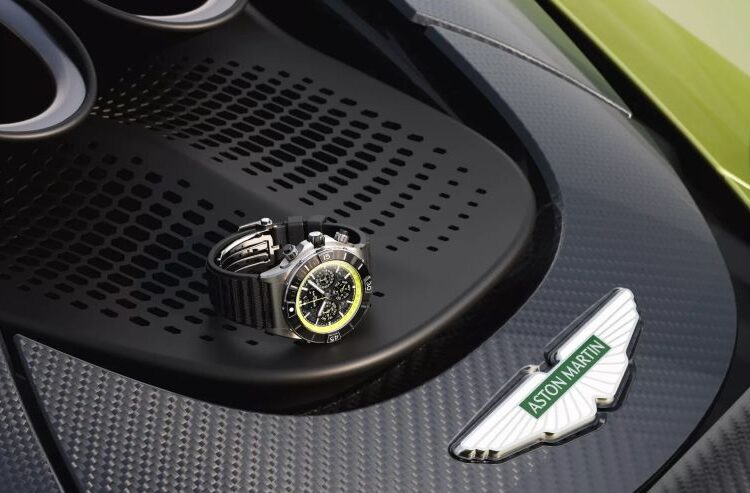 Đồng hồ Breitling cá nhân hóa dành riêng cho chủ xe Aston Martin Valhalla