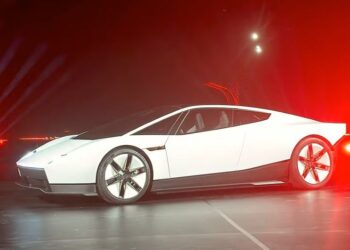 Tesla Roadster tăng tốc từ 0-100 km/h trong chưa đầy 1 giây