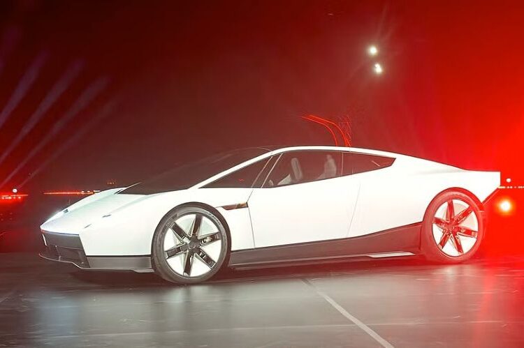 Tesla Roadster: xe hay thiết bị bay? tăng tốc từ 0-100 km/h trong chưa đầy 1 giây