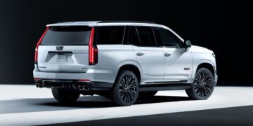Cadillac Escalade-V Collector Series màu trắng Vibrant White Tricoat nhìn chéo sau