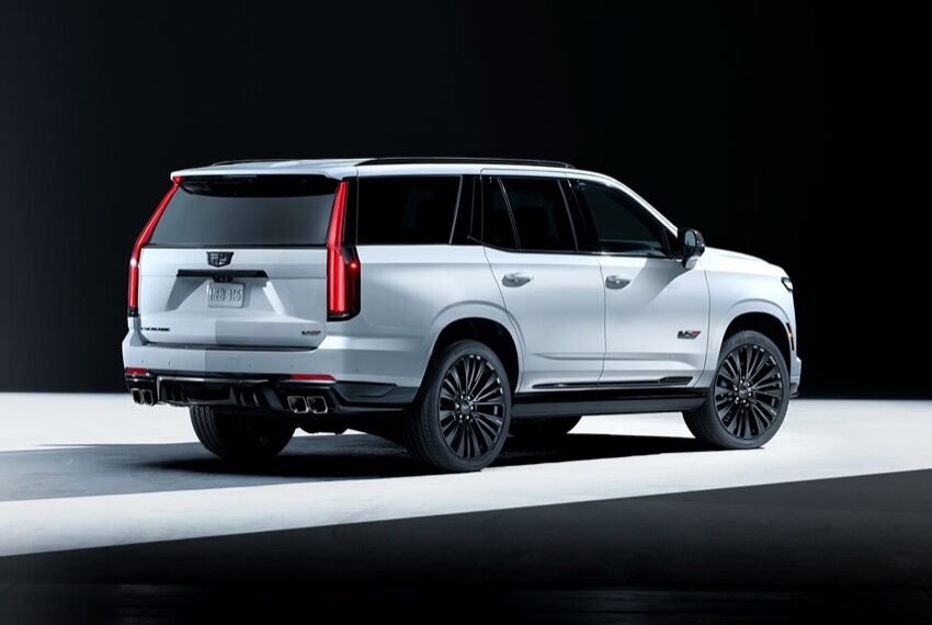 Cadillac Escalade-V Collector Series màu trắng Vibrant White Tricoat nhìn chéo sau