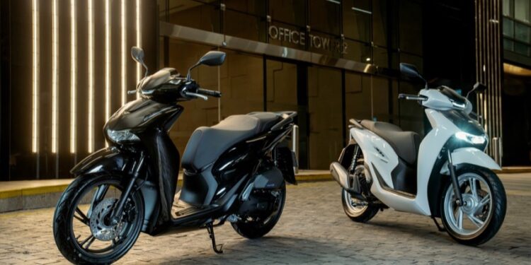 Honda SH160i 2027 màu Aura Black Edition với ngàm phanh, lò xo giảm xóc và tay dắt sau cùng tông đen