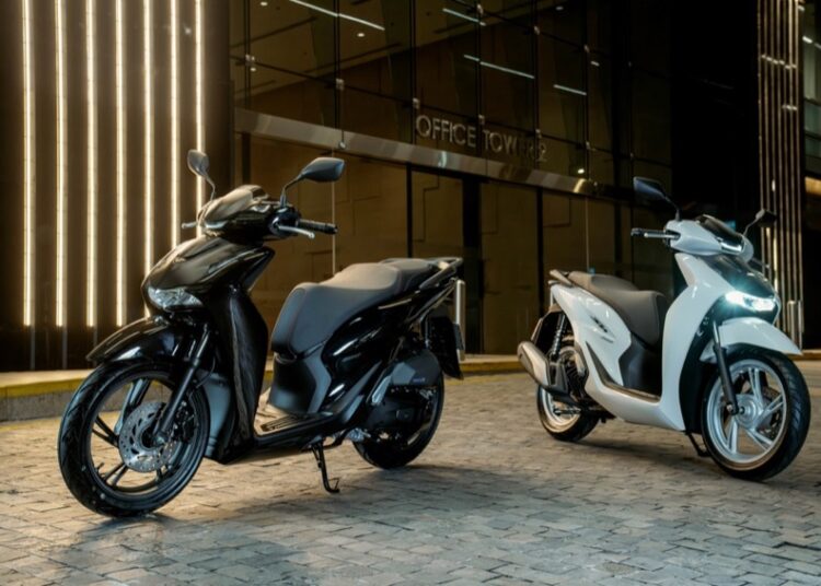 Honda SH160i 2027 màu Aura Black Edition với ngàm phanh, lò xo giảm xóc và tay dắt sau cùng tông đen