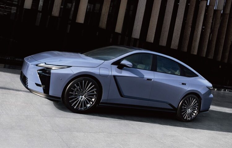 Lexus ES thế hệ thứ 8 màu xanh nhạt
