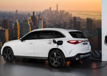 Mercedes-Benz GLC có thêm bản plug-in hybrid tại Việt Nam, giá gần 3 tỷ đồng