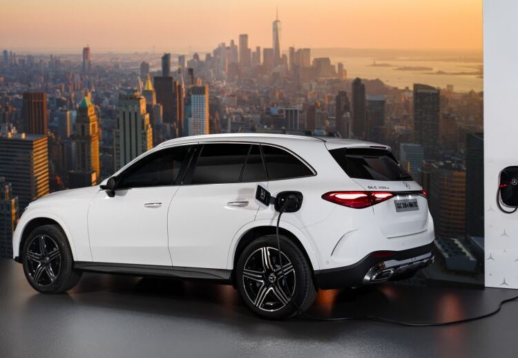Mercedes-Benz GLC có thêm bản plug-in hybrid tại Việt Nam, giá gần 3 tỷ đồng