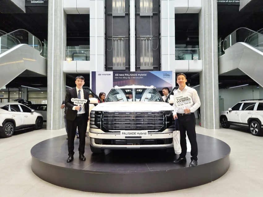 Khu trưng bày Hyundai Palisade Hybrid tại đại lý