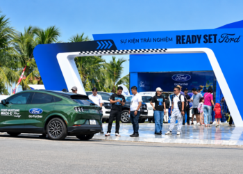 Ford mang Mustang Mach-E cho khách hàng lái thử tại sự kiện “Ready Set Ford” TP.HCM dịp cuối tuần