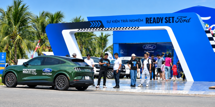 Ford mang Mustang Mach-E cho khách hàng lái thử tại sự kiện “Ready Set Ford” TP.HCM dịp cuối tuần