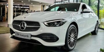 Triệu hồi gần 600 chiếc Mercedes-Benz C200 và C300 tại Việt Nam, để sửa lỗi có thể khiến xe tự trôi
