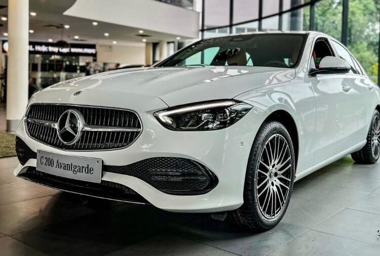 Triệu hồi gần 600 chiếc Mercedes-Benz C200 và C300 tại Việt Nam, để sửa lỗi có thể khiến xe tự trôi
